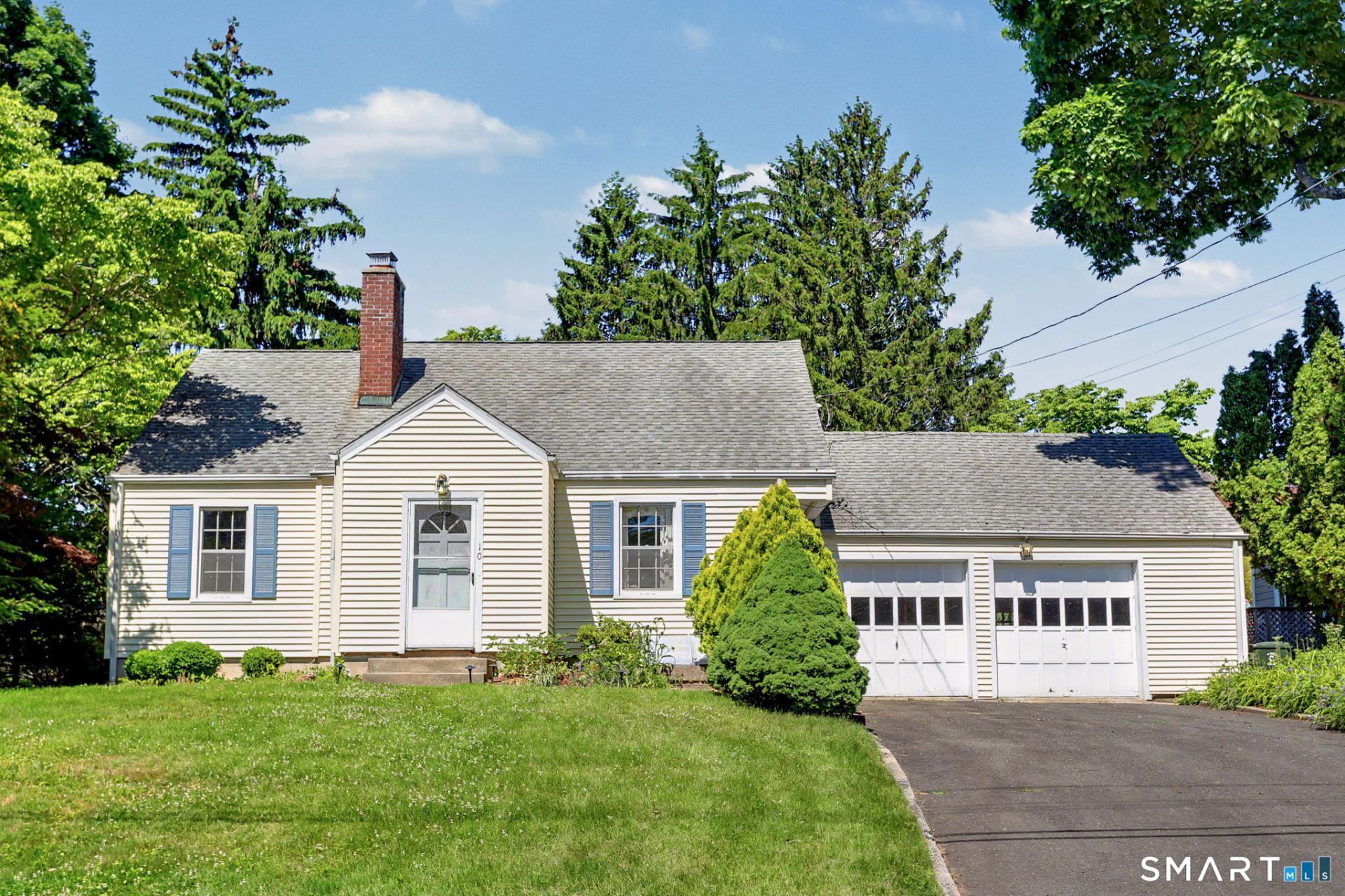 10 Koger, Trumbull, CT 06611 Main Photo