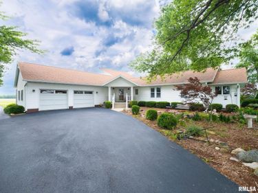 1775 KICKAPOO Road, Waynesville, IL 61778