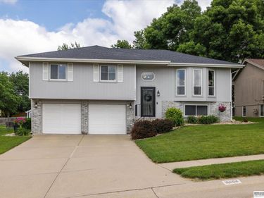 16604 Weir Street, Omaha, NE 68135