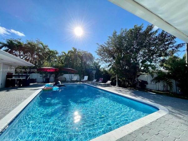 416 N Rainbow Dr , Hollywood, FL 33021