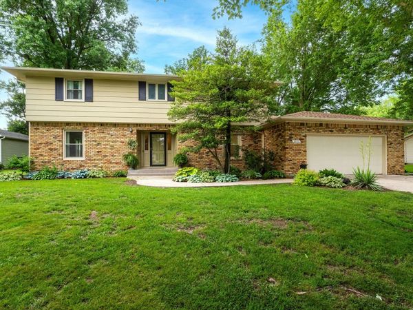 2205 Winding Hill Road , Davenport, IA 52807