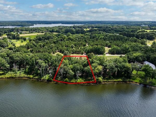 7 Windward Court , Athens, TX 75752