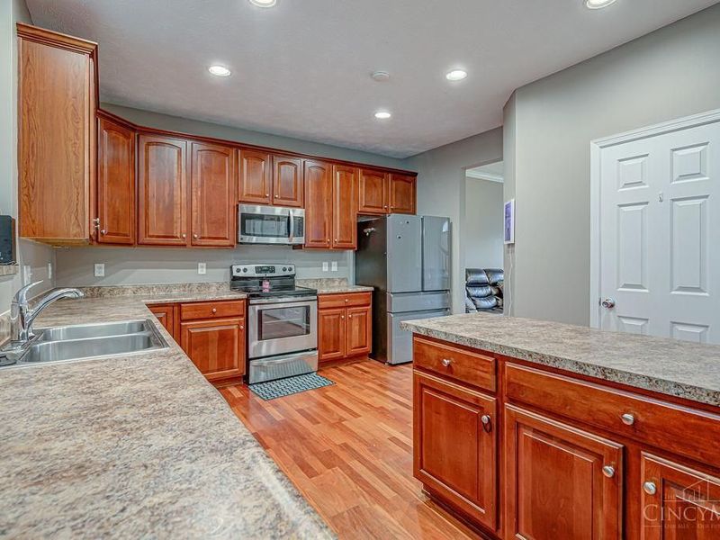 2937 Cypress Hill Drive, Fairfield Twp, OH 45011 Photo 4
