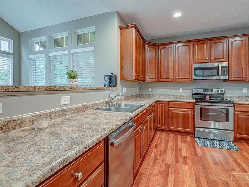 2937 Cypress Hill Drive, Fairfield Twp, OH 45011 Photo 5