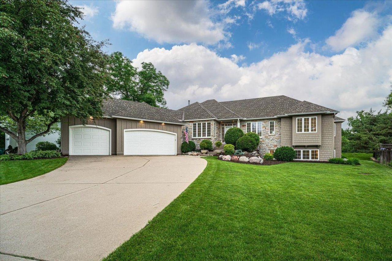 7806 Bush Lake Drive , Bloomington, MN 55438