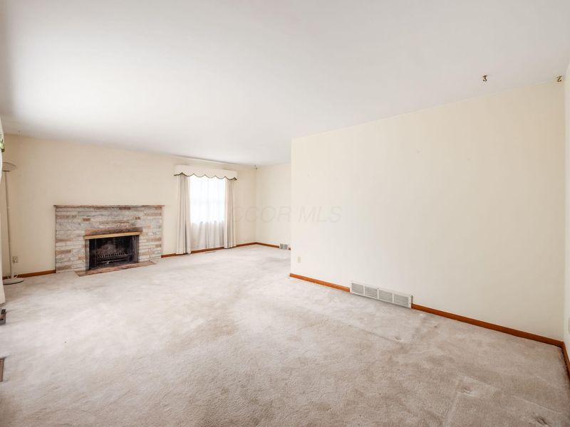 380 Topsfield Road, Columbus, OH 43228 Photo 10