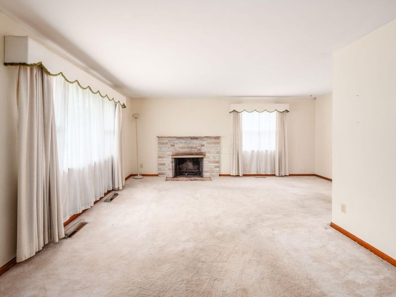 380 Topsfield Road, Columbus, OH 43228 Photo 11