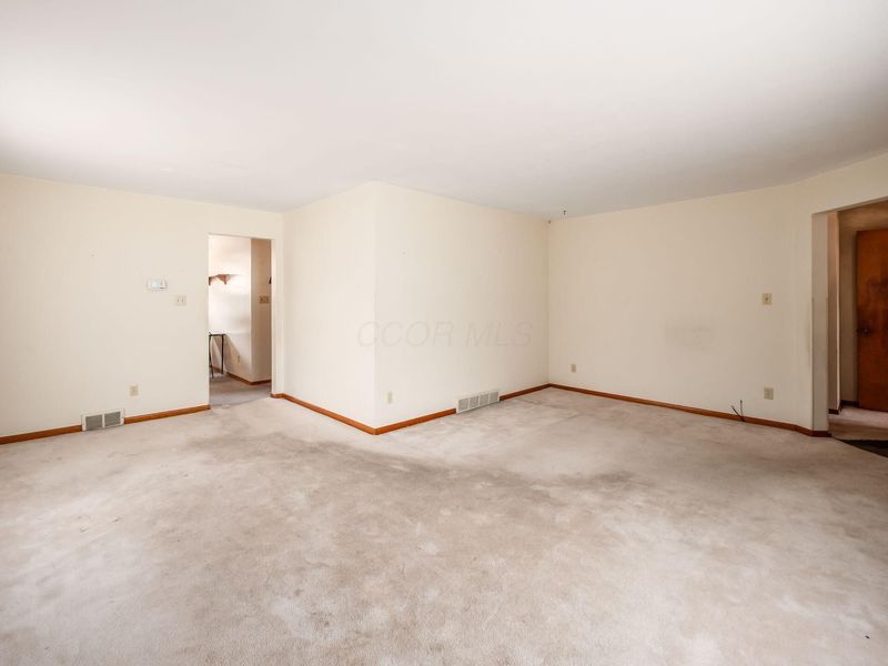 380 Topsfield Road, Columbus, OH 43228 Photo 13