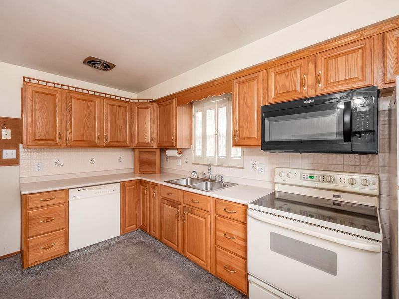 380 Topsfield Road, Columbus, OH 43228 Photo 22