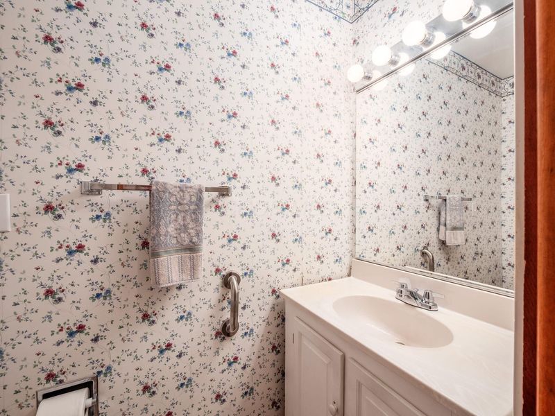 380 Topsfield Road, Columbus, OH 43228 Photo 23