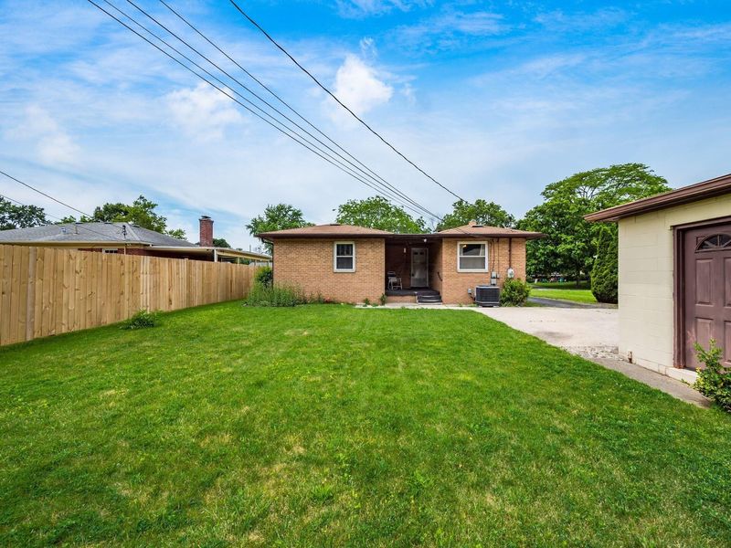 380 Topsfield Road, Columbus, OH 43228 Photo 5
