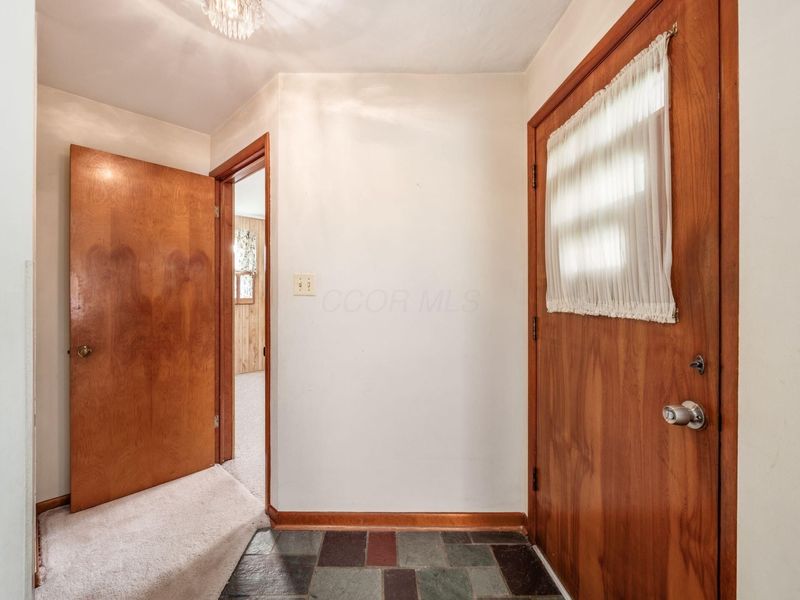 380 Topsfield Road, Columbus, OH 43228 Photo 9