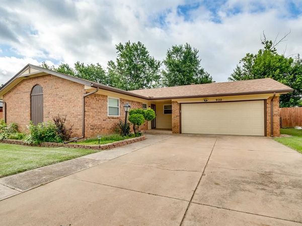 920 NE 6th Street, Moore, OK 73160