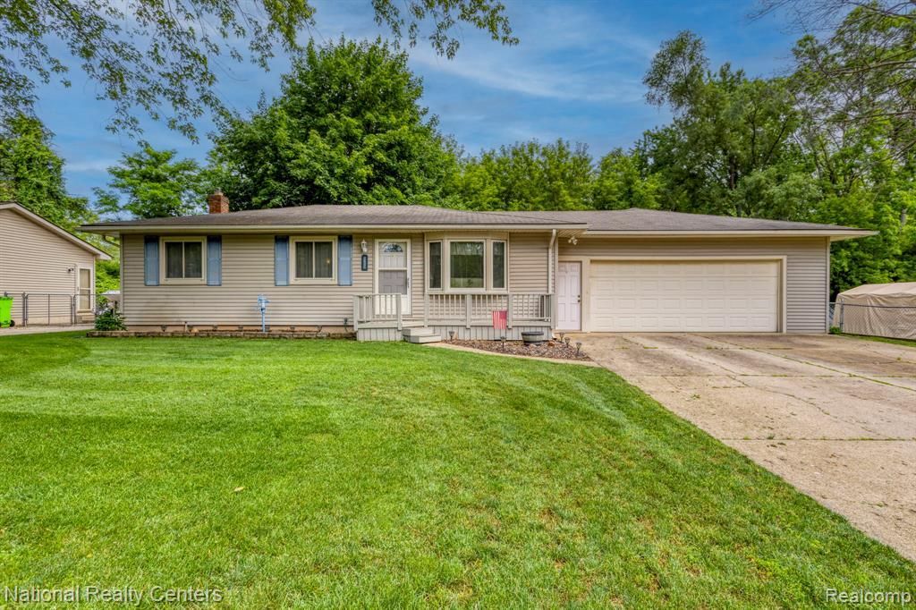 9150 Maplewood Drive, White Lake Township, MI 48386 Main Photo