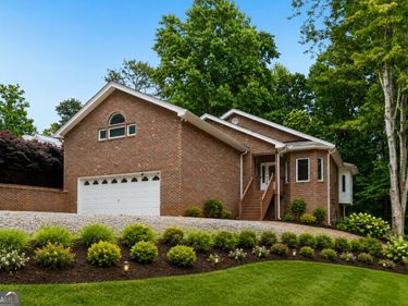 6137 White Oak Drive, Flowery Branch, GA 30542