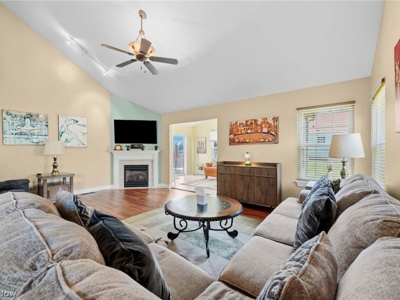 1584 Silver Oak Circle, Twinsburg, OH 44087 Photo 6