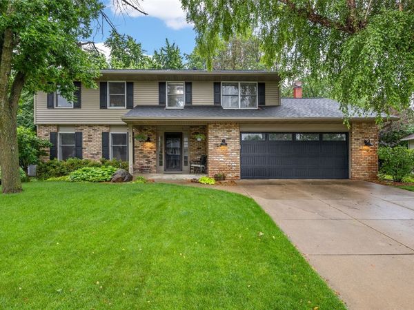 415 Wilton Dr NE, Cedar Rapids, IA 52402