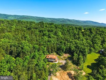 1639 SUGAR HILL ROAD , MAURERTOWN, VA 22644
