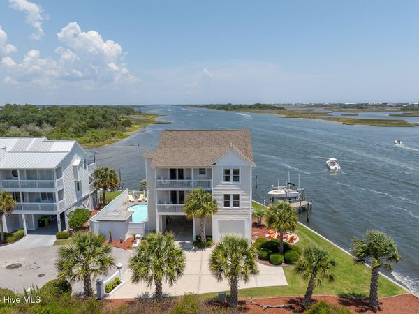 702 Roland Avenue, Surf City, NC 28445