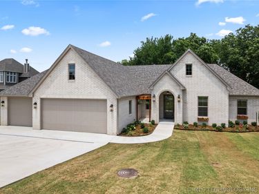 606 S Tallchief Avenue , Skiatook, OK 74070