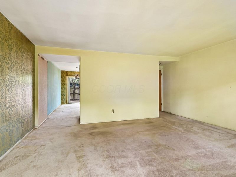 601 Dlyn Street , Columbus, OH 43228 Photo 5