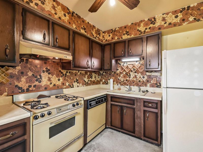 601 Dlyn Street , Columbus, OH 43228 Photo 8