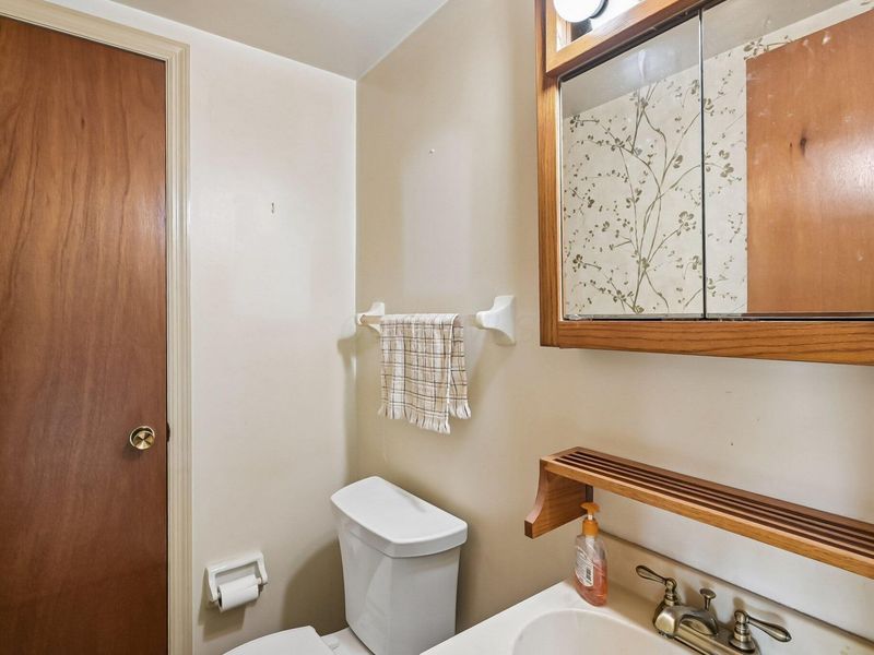 601 Dlyn Street , Columbus, OH 43228 Photo 9