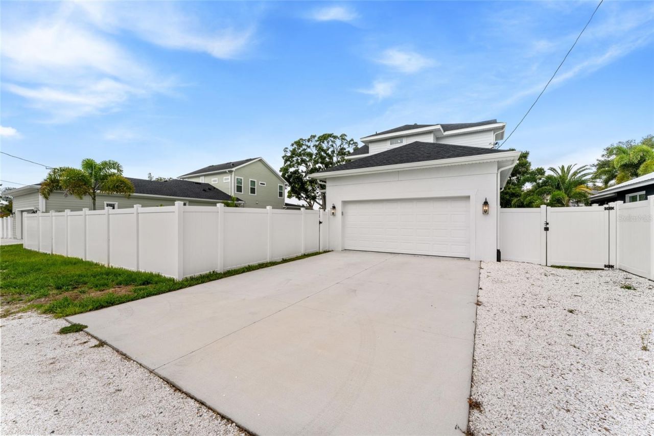 7428 Burlington Avenue N, Saint Petersburg, FL 33710 Photo