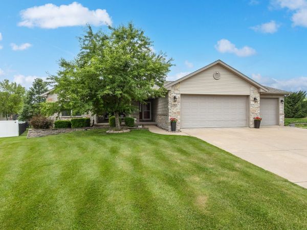 1903 E 61st Circle , Davenport, IA 52807
