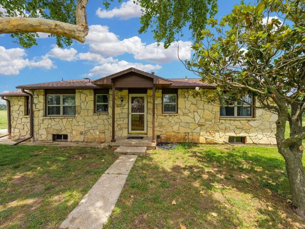 14464 172nd RD, Winfield, KS 67156
