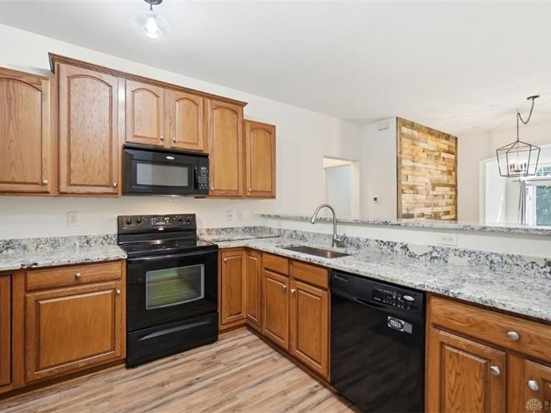 7462 Bridge Point Drive, Green Township, OH 45248 Photo 13