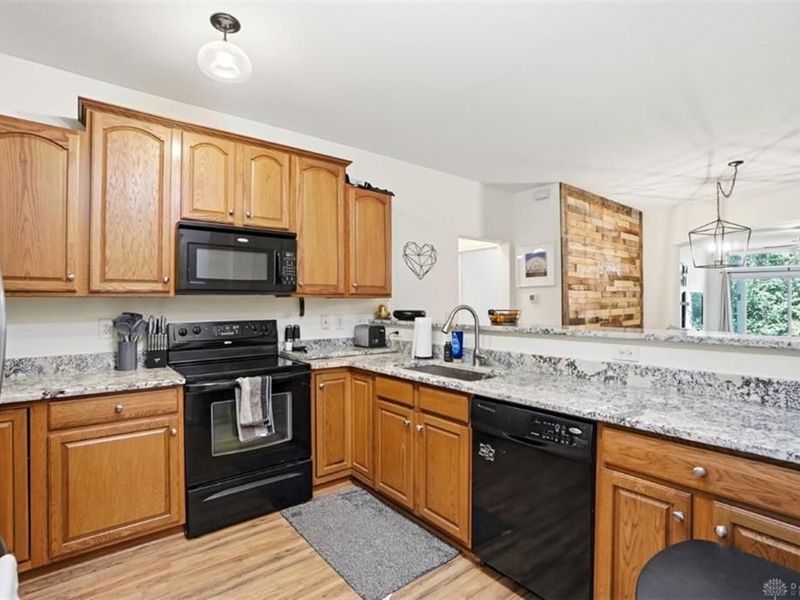 7462 Bridge Point Drive, Green Township, OH 45248 Photo 8
