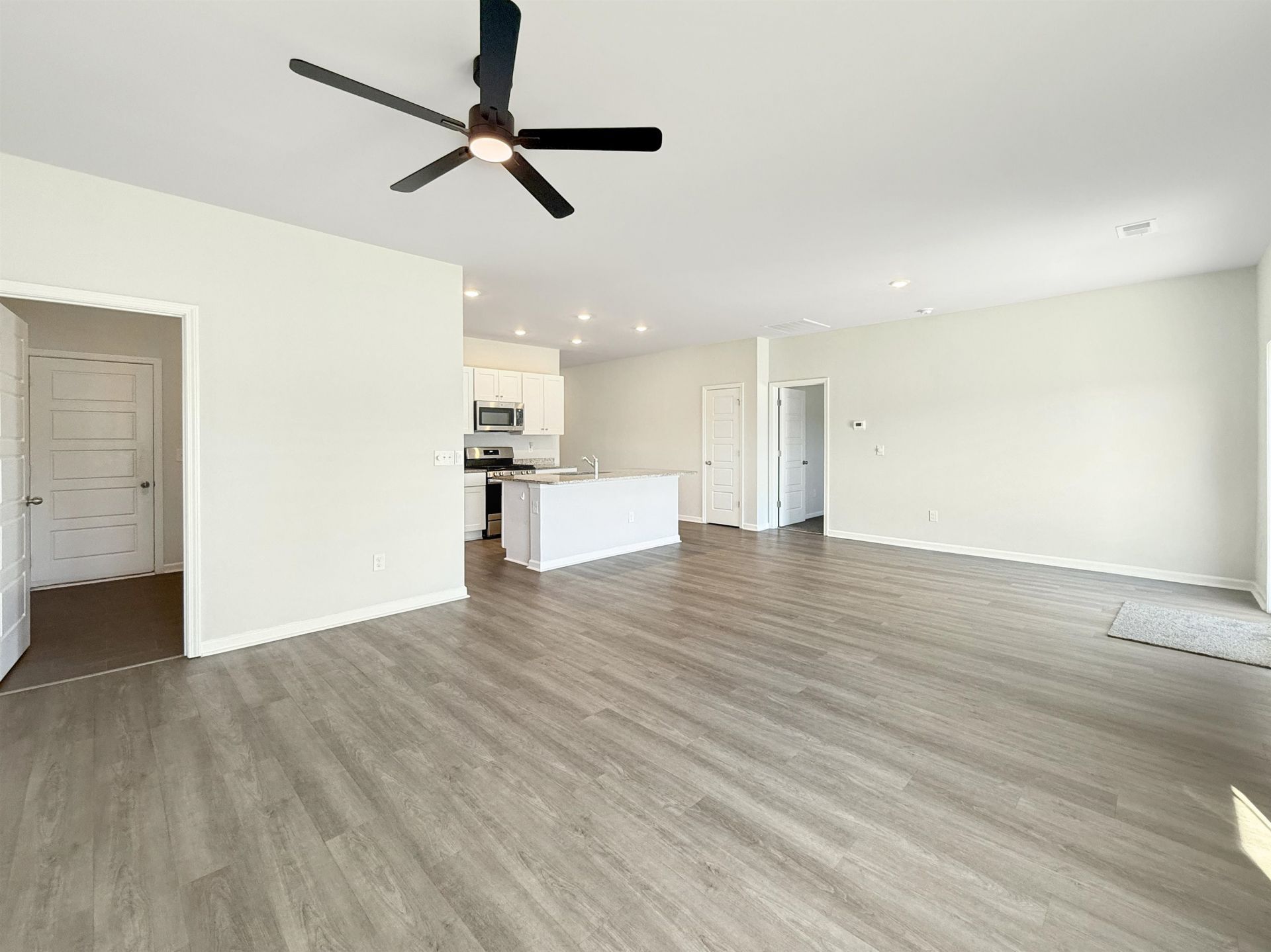 164 Saddle St Photo 10