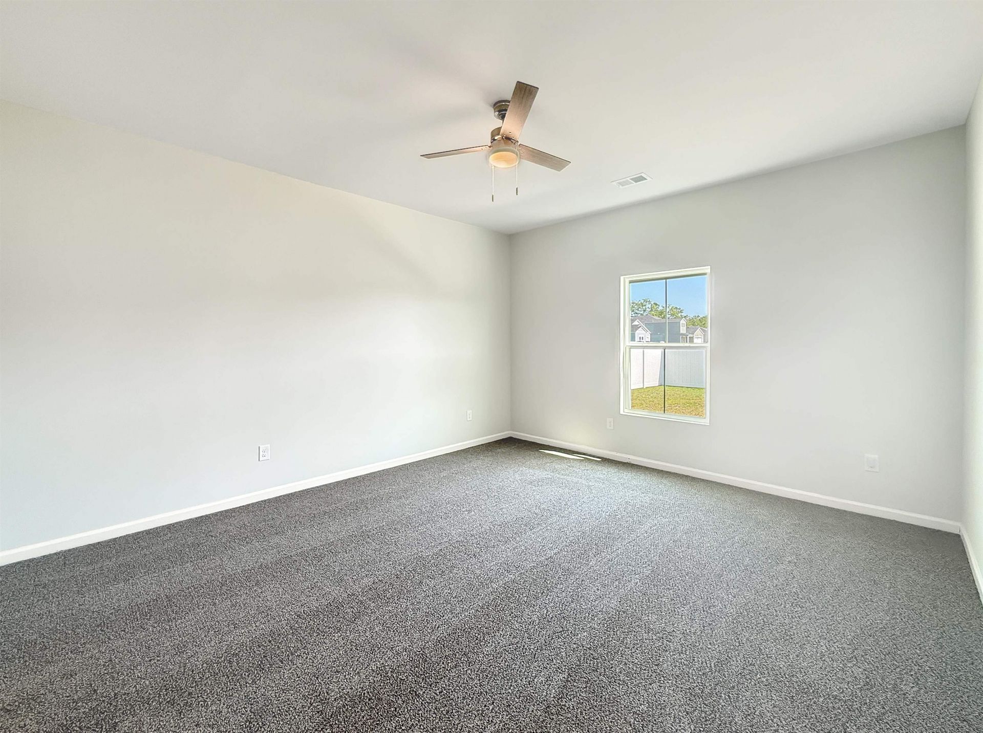 164 Saddle St Photo 15