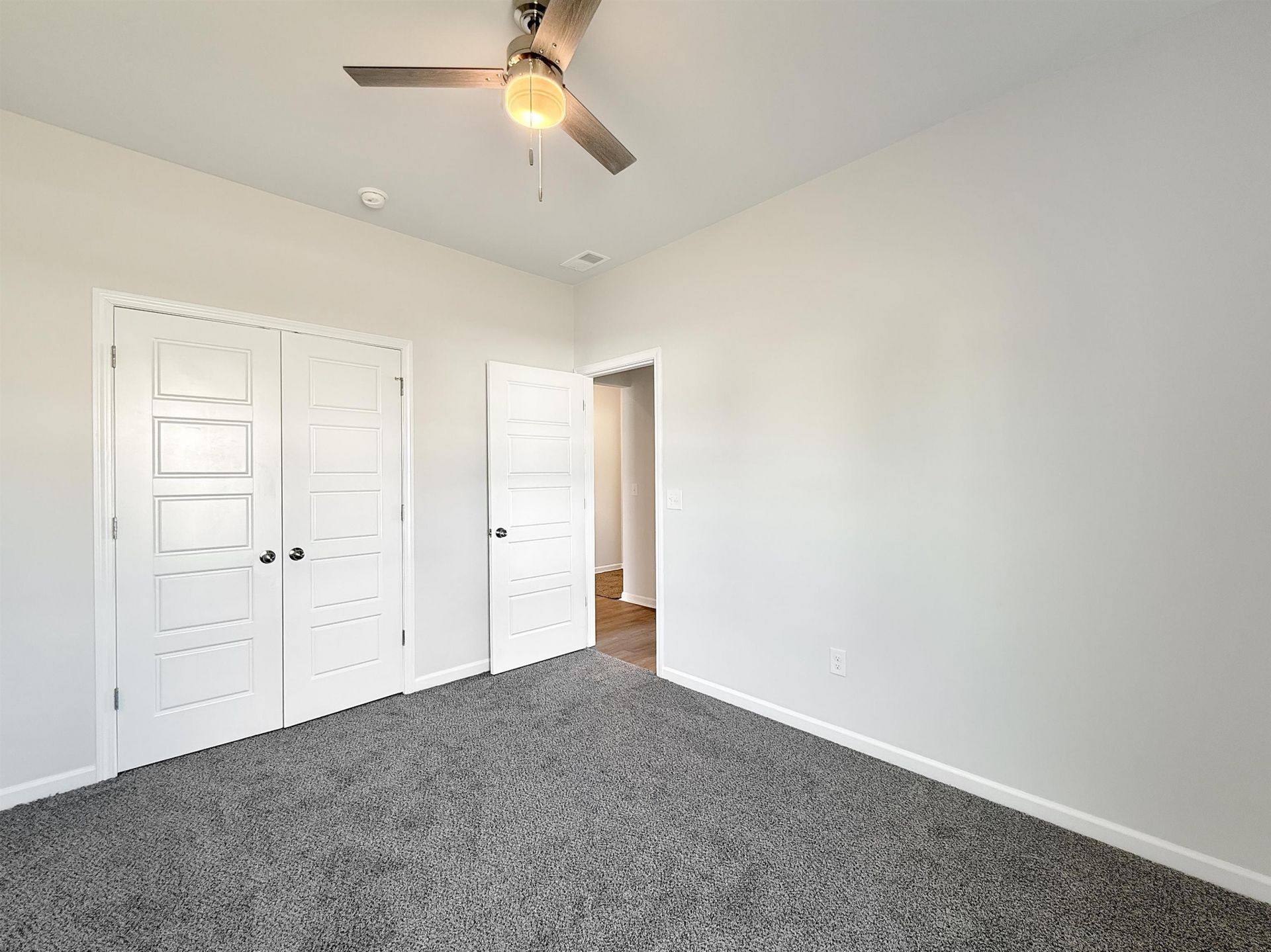 164 Saddle St Photo 16