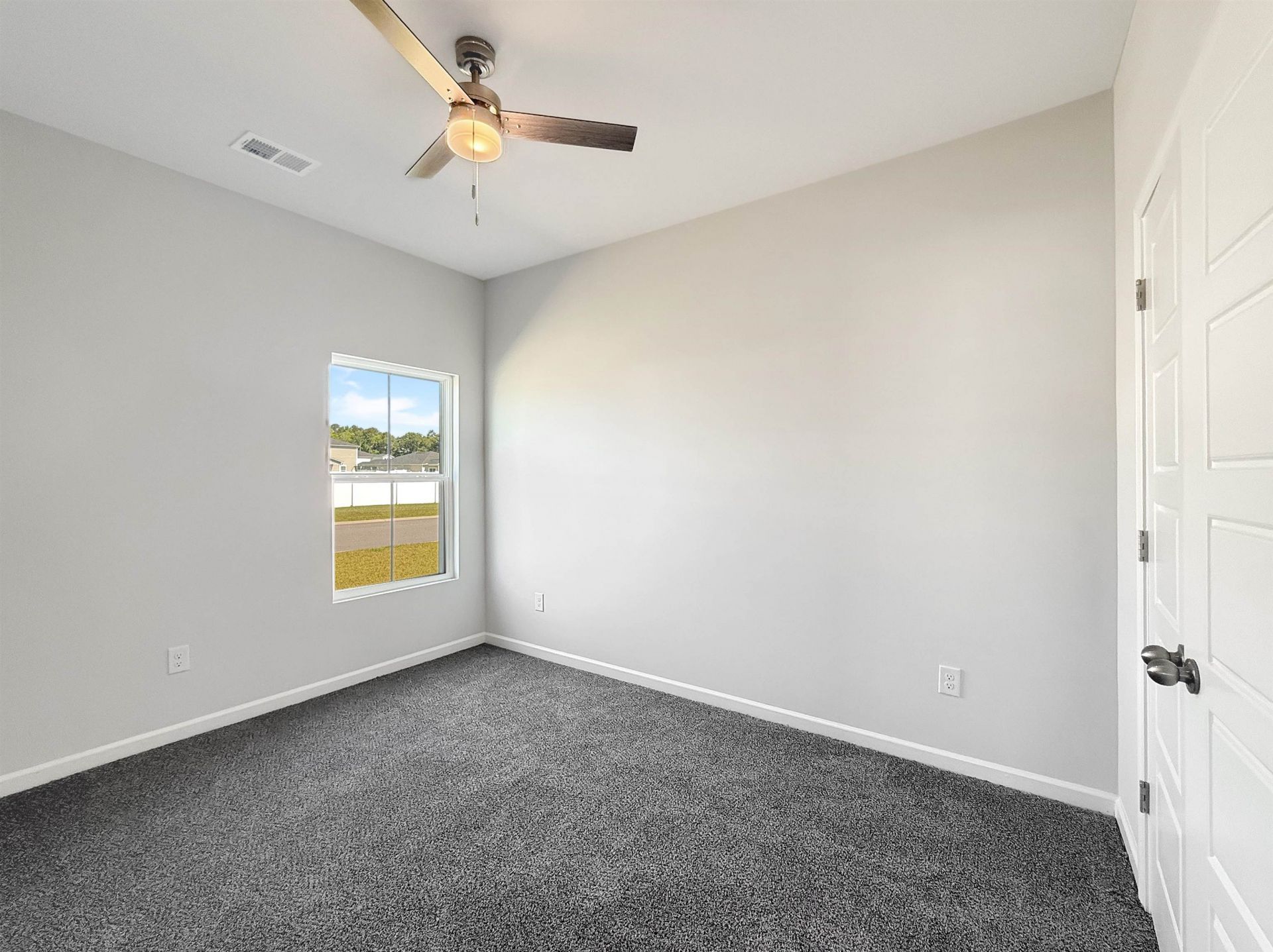 164 Saddle St Photo 18