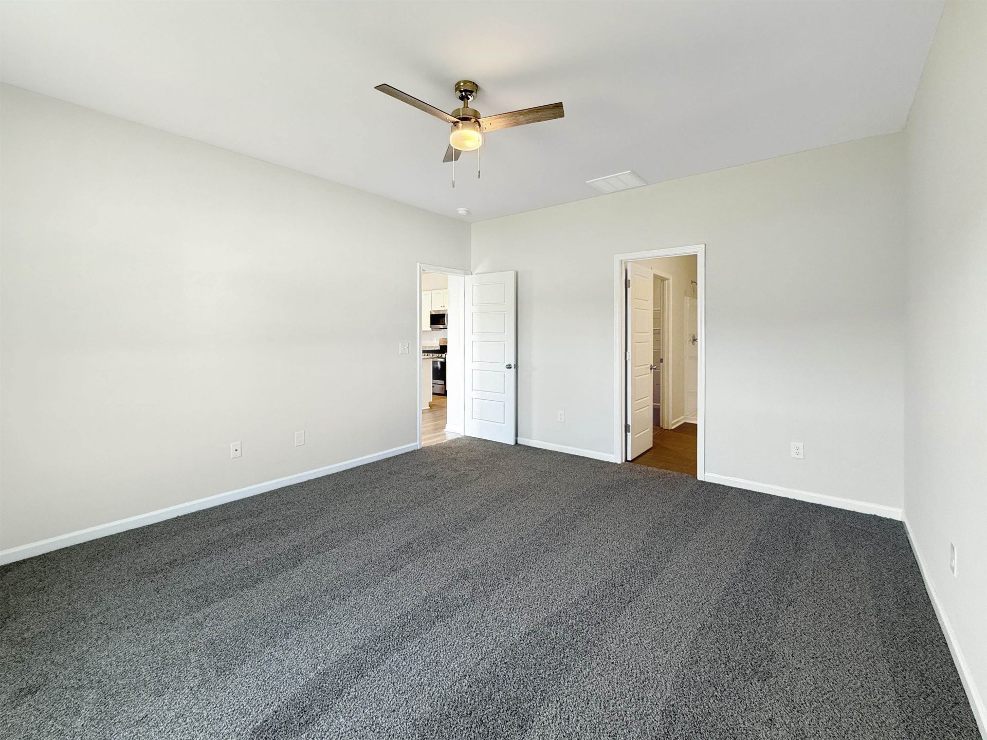 164 Saddle St Photo 21