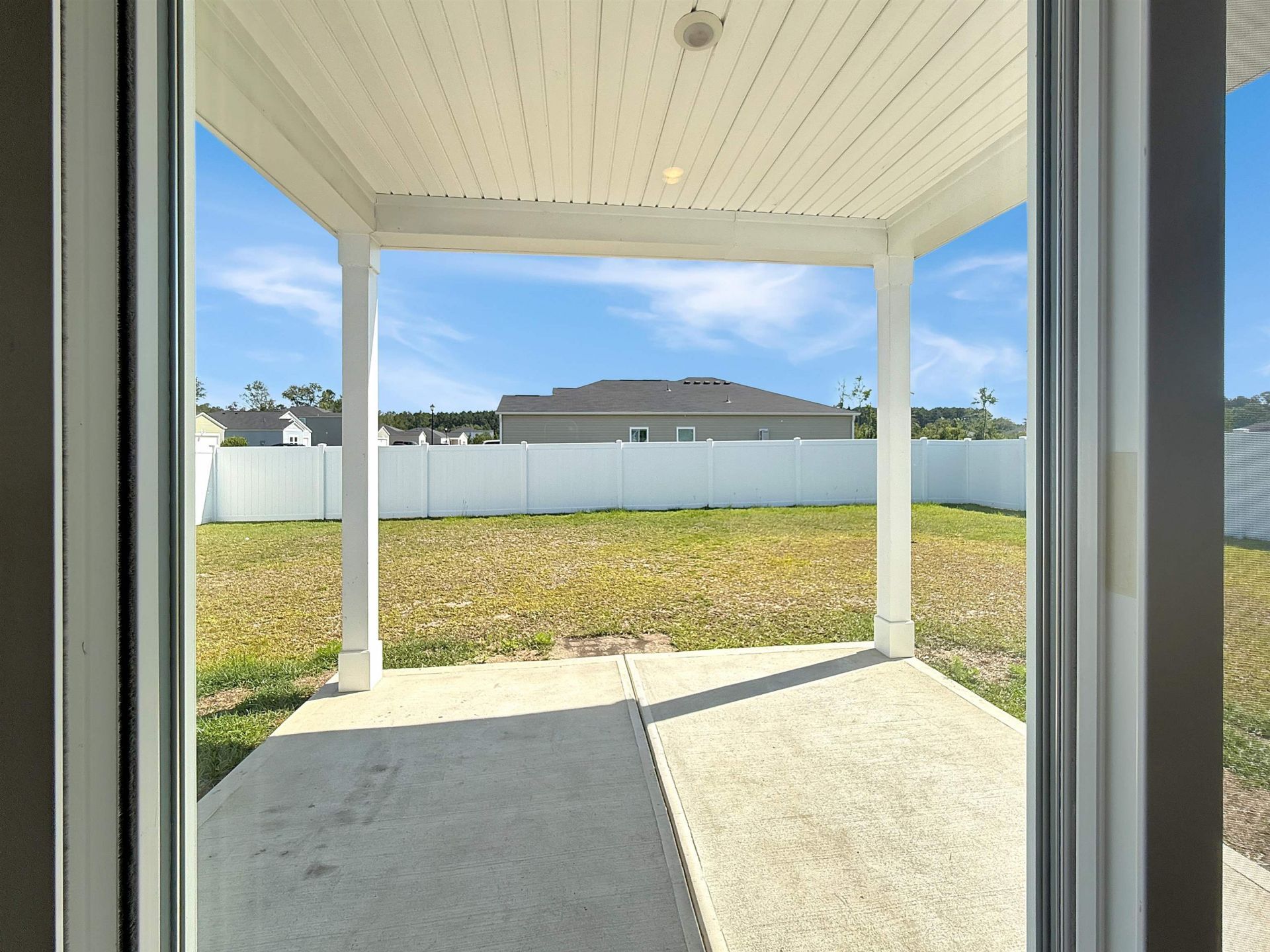 164 Saddle St Photo 24