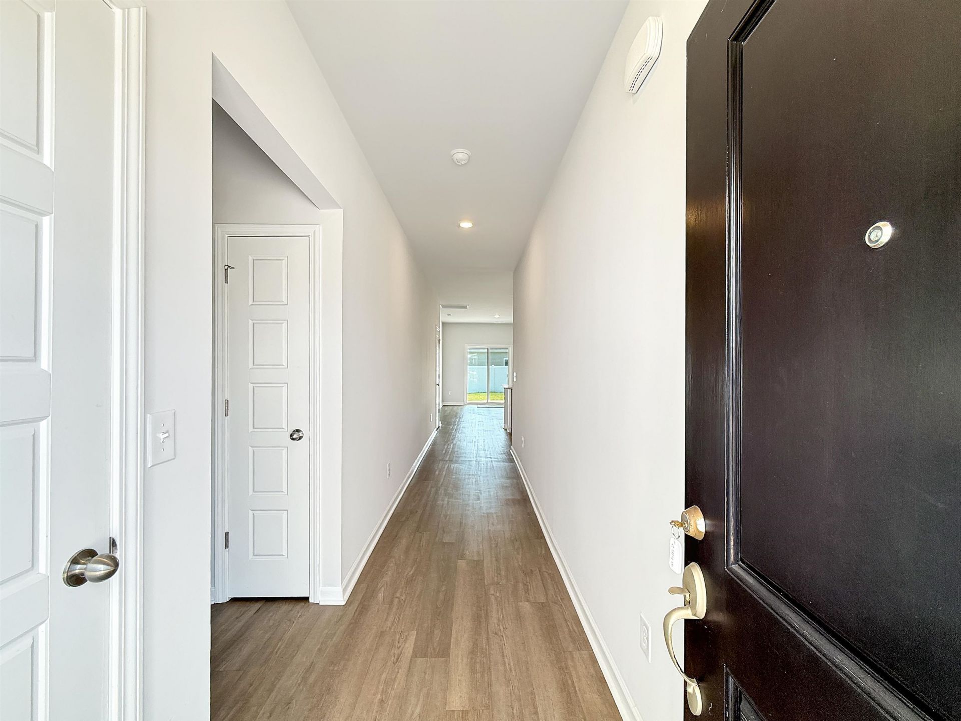 164 Saddle St Photo 4
