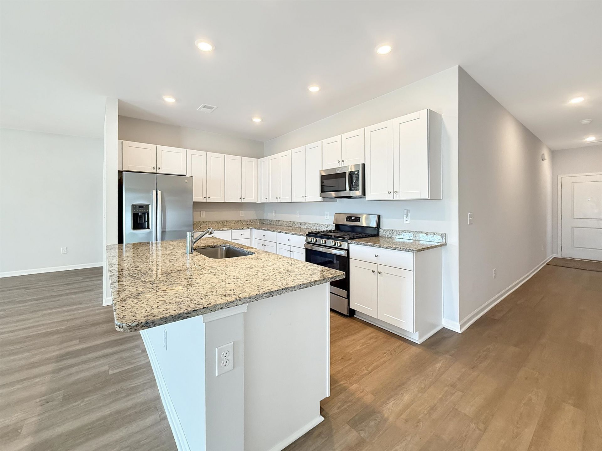 164 Saddle St Photo 5