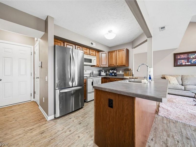 988 Tradewinds Cove, Painesville, OH 44077 Photo 13