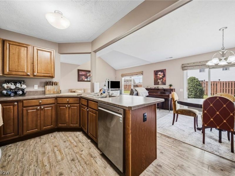 988 Tradewinds Cove, Painesville, OH 44077 Photo 14