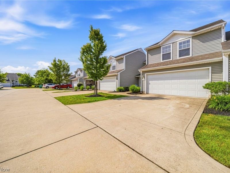 988 Tradewinds Cove, Painesville, OH 44077 Photo 3
