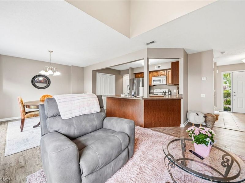 988 Tradewinds Cove, Painesville, OH 44077 Photo 9