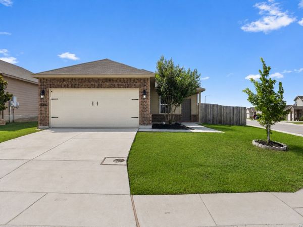 13002 HEATHERS ELM, St Hedwig, TX 78152