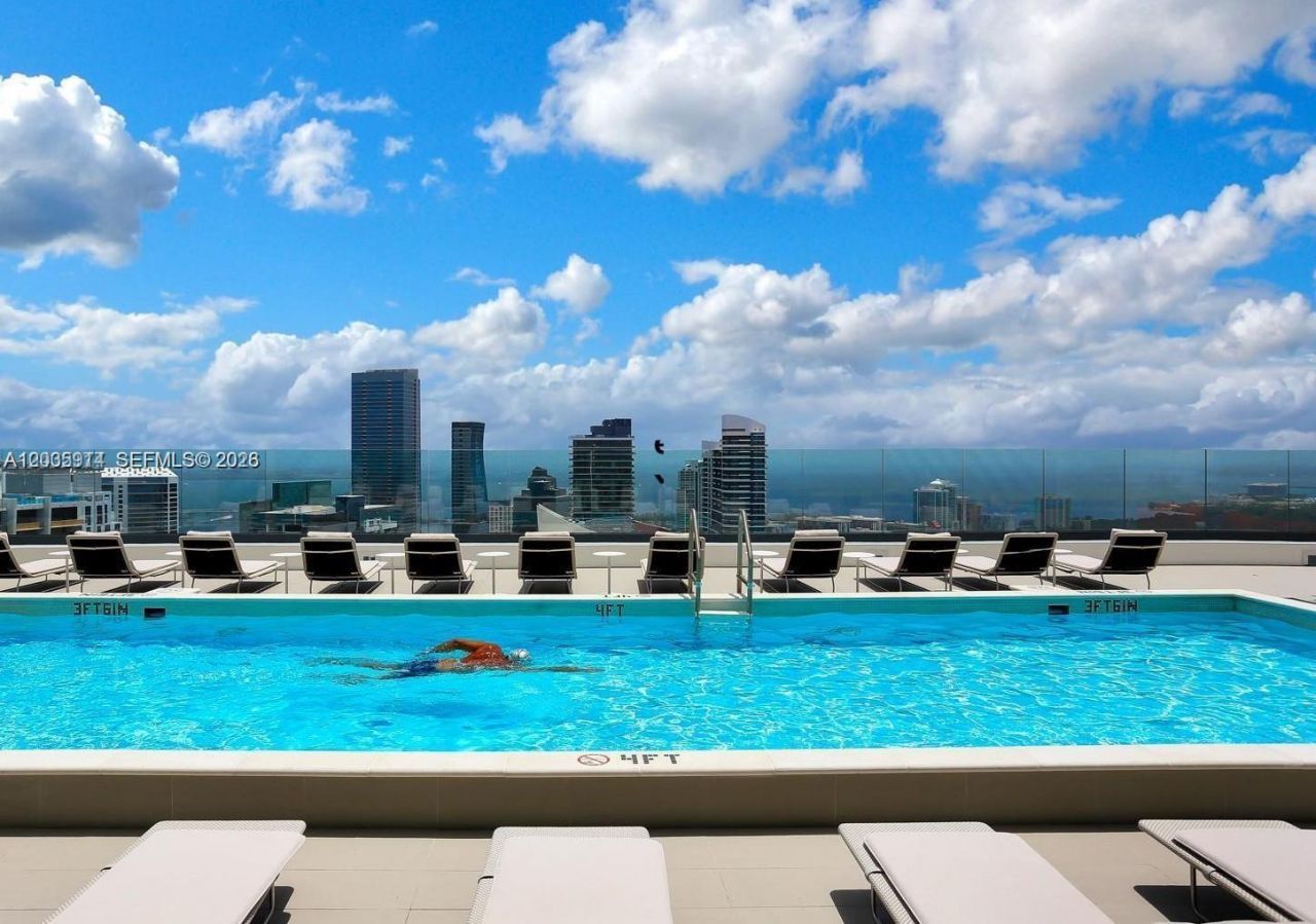 45 SW 9th St, Unit 3906, Miami, FL 33130 Photo