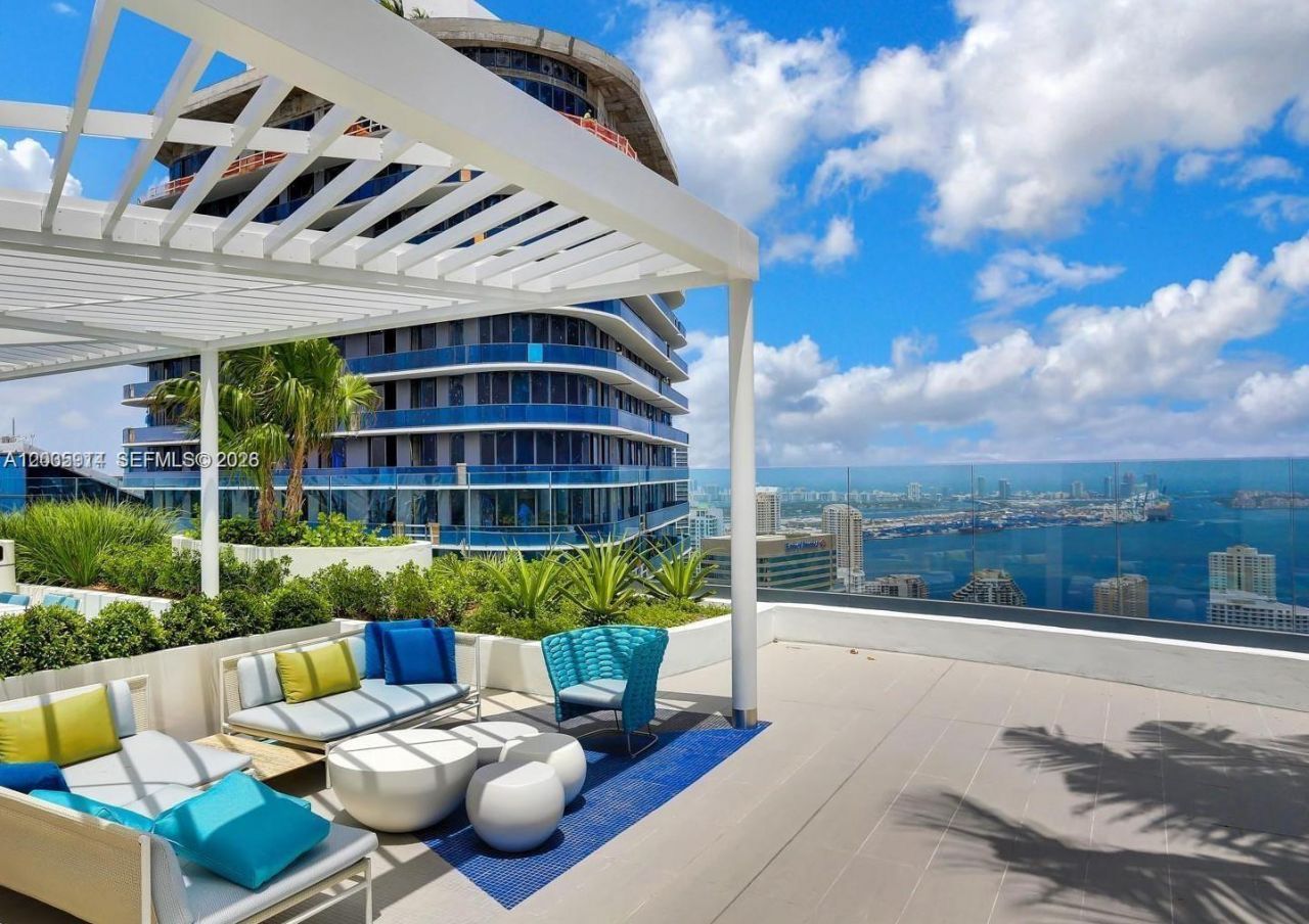45 SW 9th St, Unit 3906, Miami, FL 33130 Photo