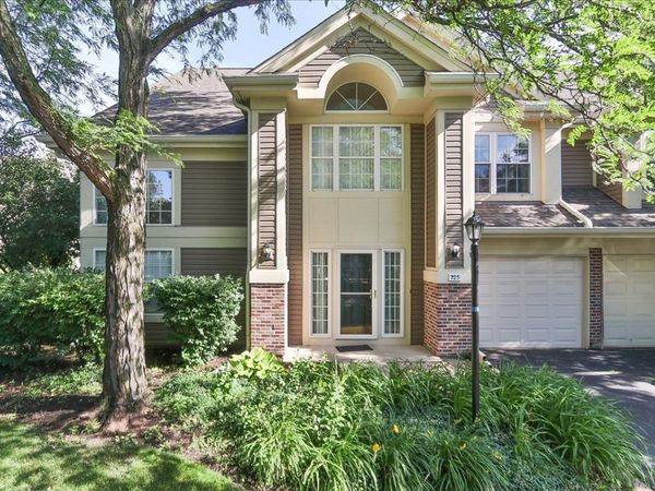 725 Deep Wood Court , Elk Grove Village, IL 60007