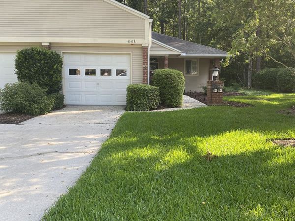 4545 MIDDLETON PARK Circle E, Jacksonville, FL 32224