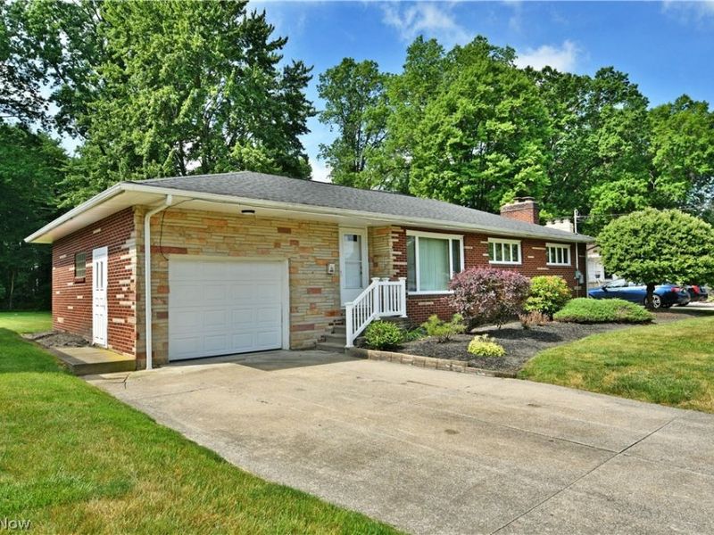 2909 Beal Street NW, Warren, OH 44485 Photo 2